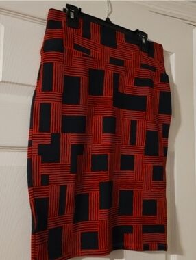 Stylish Red and Dark Green Geometric Skirt